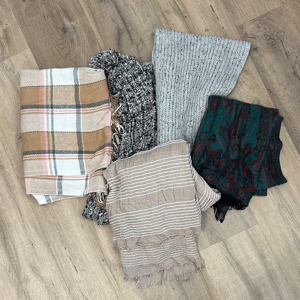 Assorted bundle of Scarves Collection for fall & Autumn 🍂 time